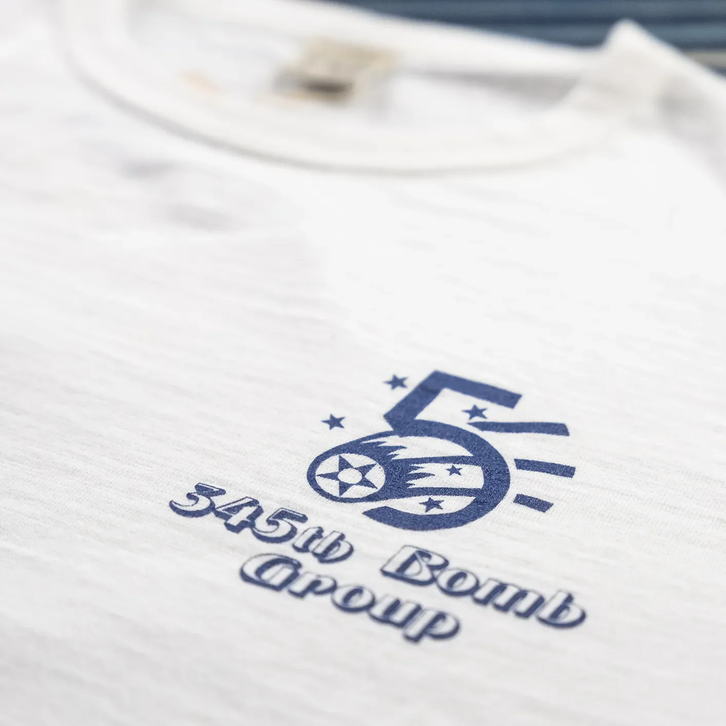 Buzz Rickson's '345th Bomb Group - Air Apaches' 6.5oz Loopwheeled Slub Yarn T-Shirt - White - Image 4