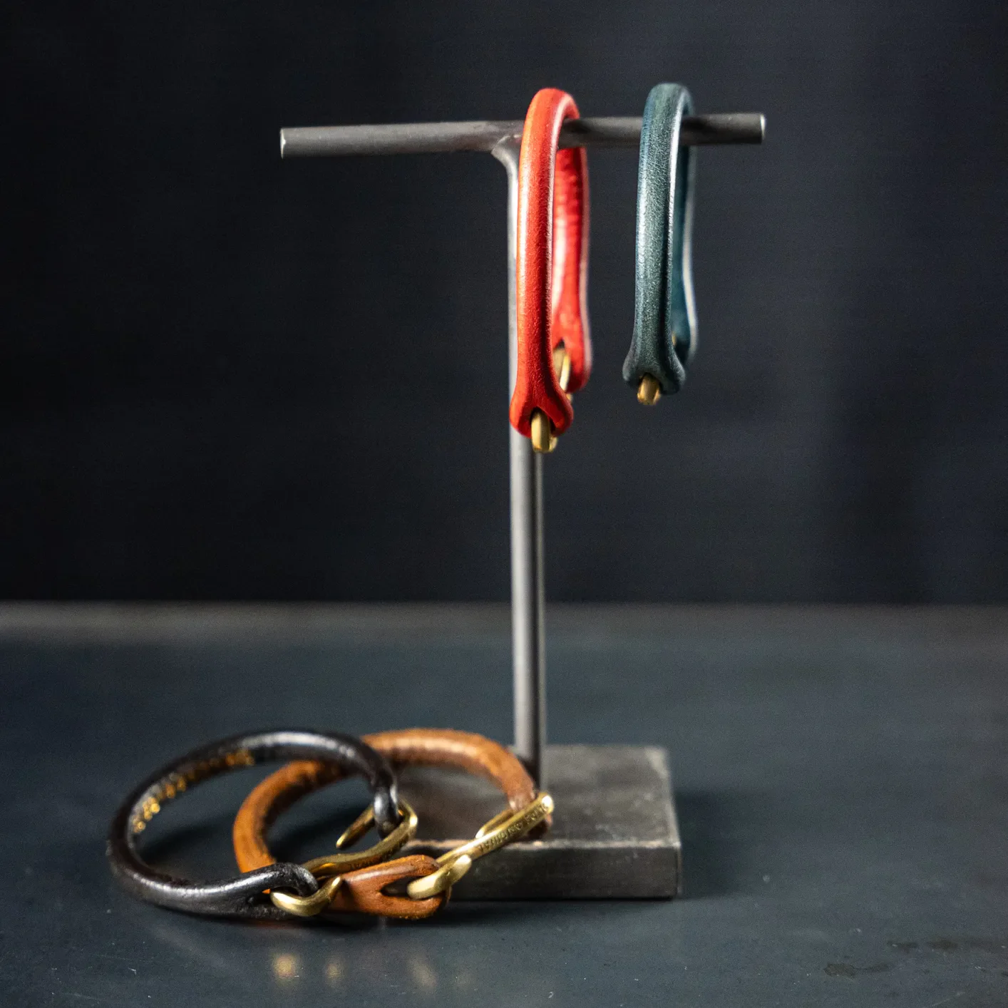 Deluxeware ‘Tochigi’ Steerhide Leather Bracelet – Solid Brass Hook / Red - Image 3