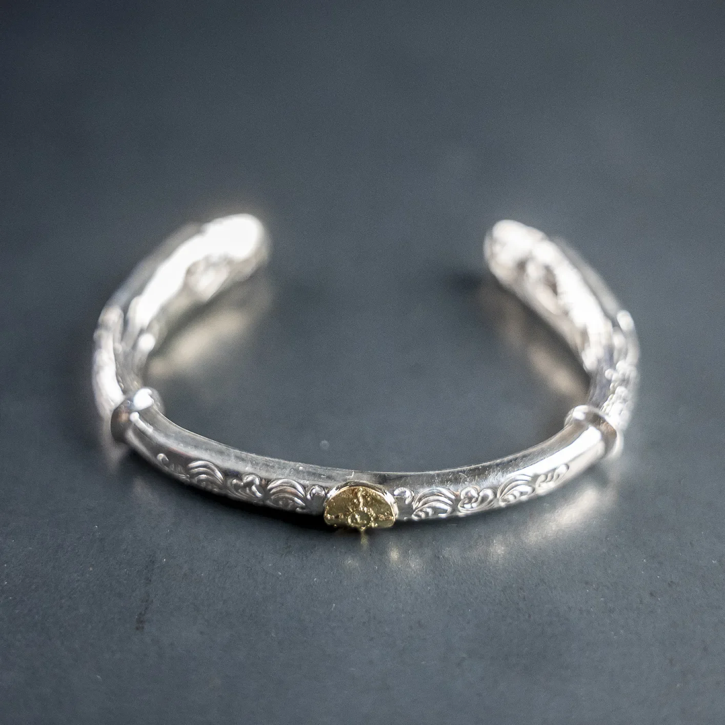 First Arrow's ‘Double Eagle’ Bangle – 950 Silver / BR-296