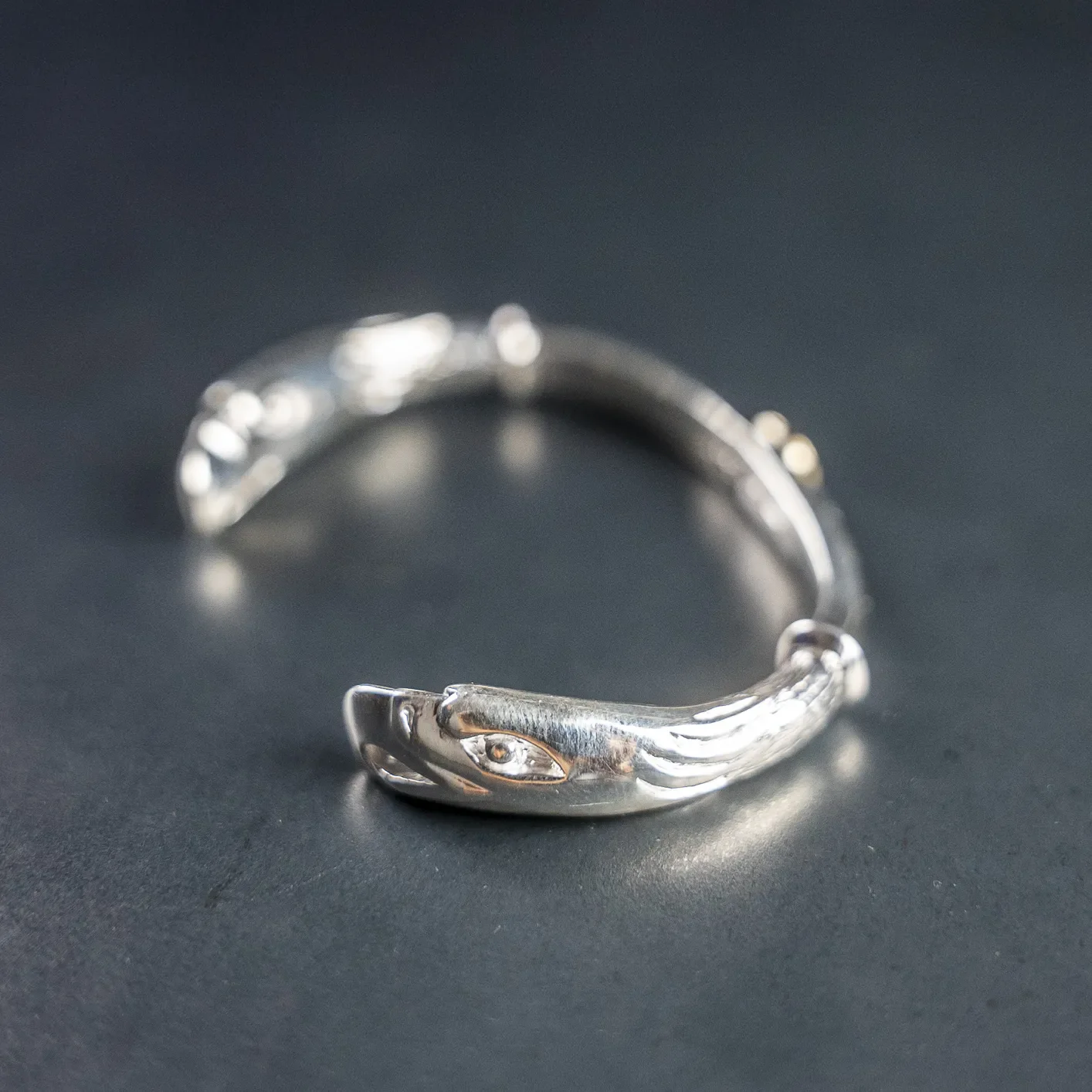 First Arrow's ‘Double Eagle’ Bangle – 950 Silver / BR-296 - Image 2