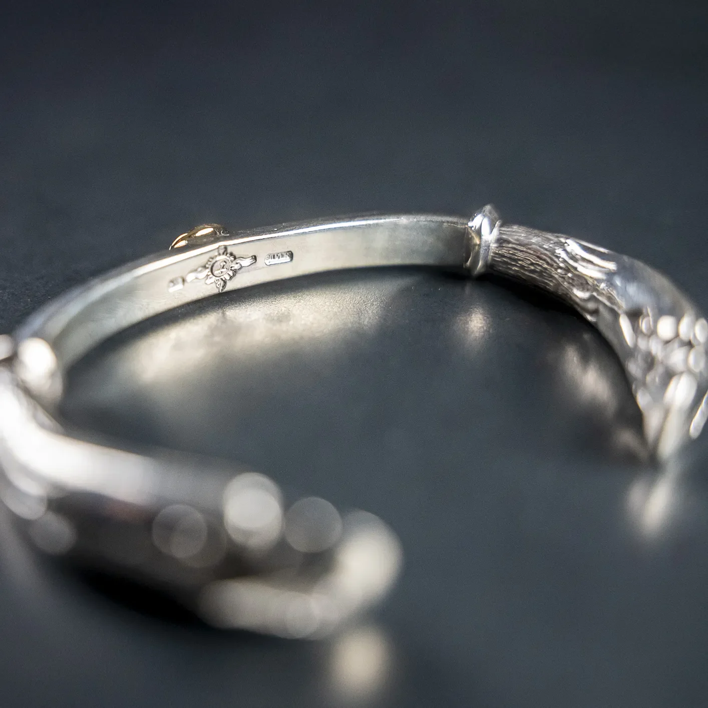 First Arrow's ‘Double Eagle’ Bangle – 950 Silver / BR-296 - Image 4
