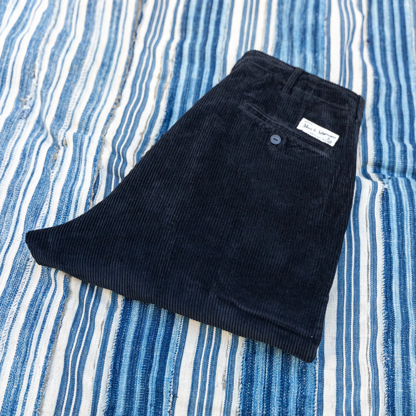 Merz b. Schwanen 10,3oz Corduroy Pleat Chino – Black / Relaxed Tapered - Image 2