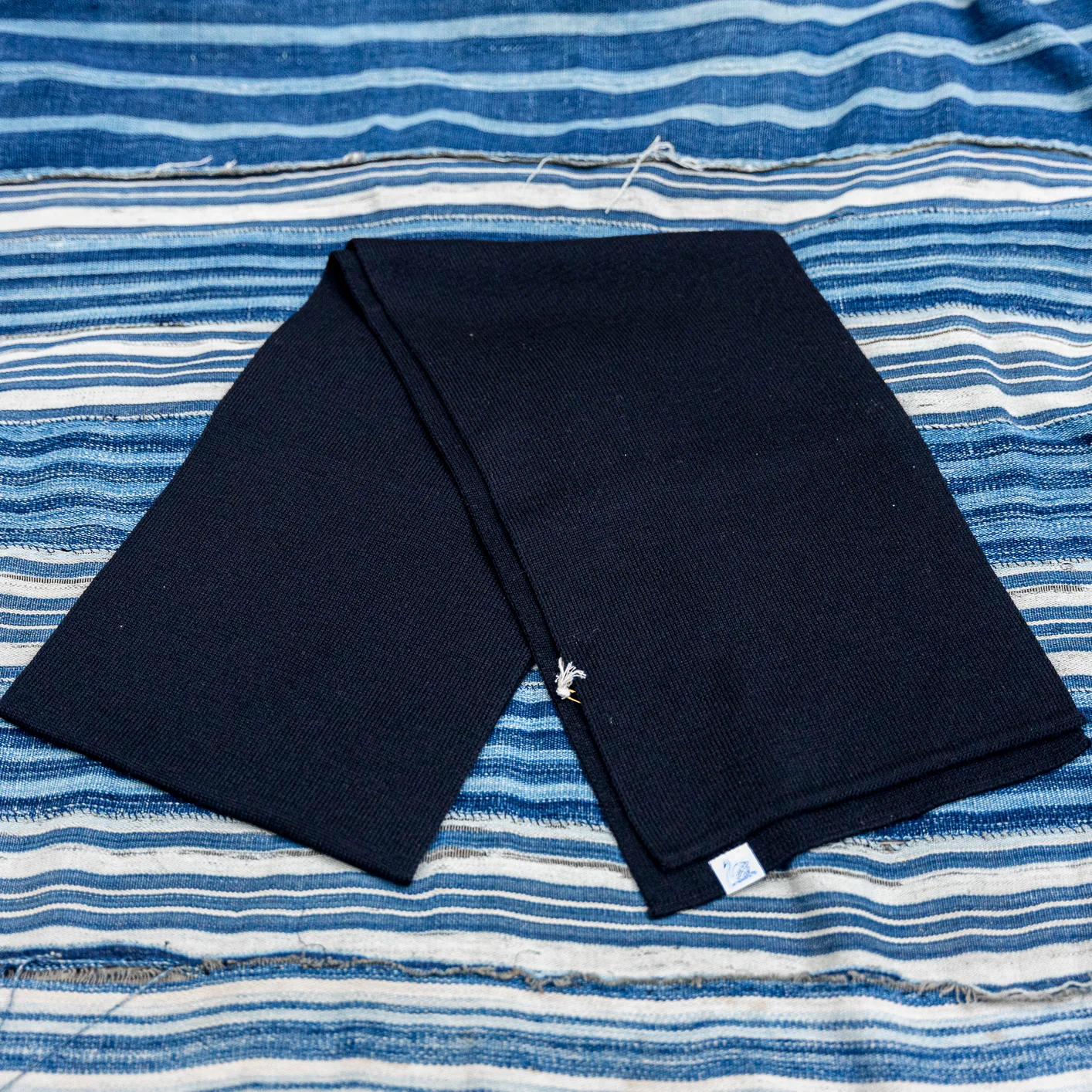Merz b. Schwanen Merino Scarf – Deep Black / MWSC01 - Image 3