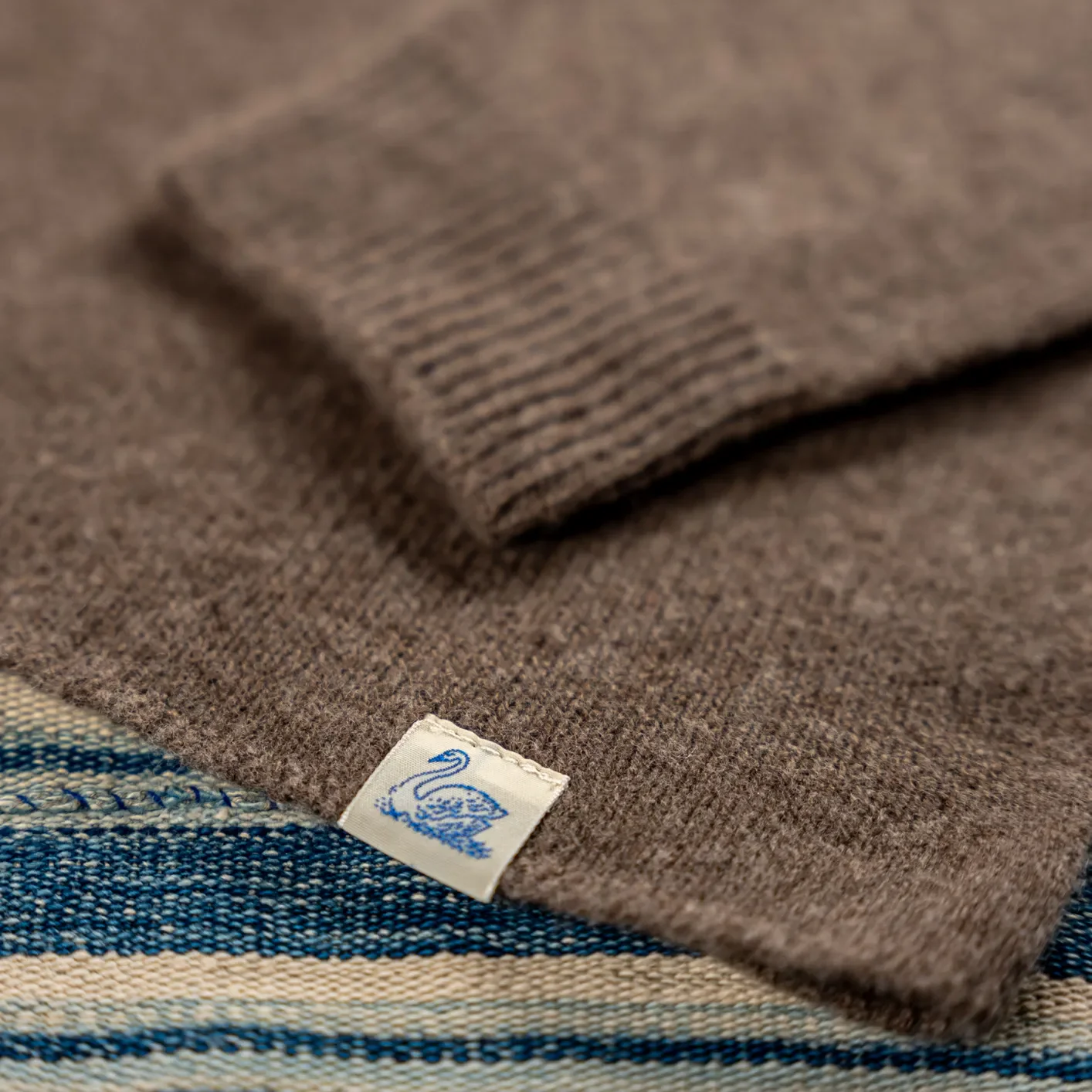 Merz b. Schwanen Women Merino Silk Cashmere Sweater – Grain - Image 3