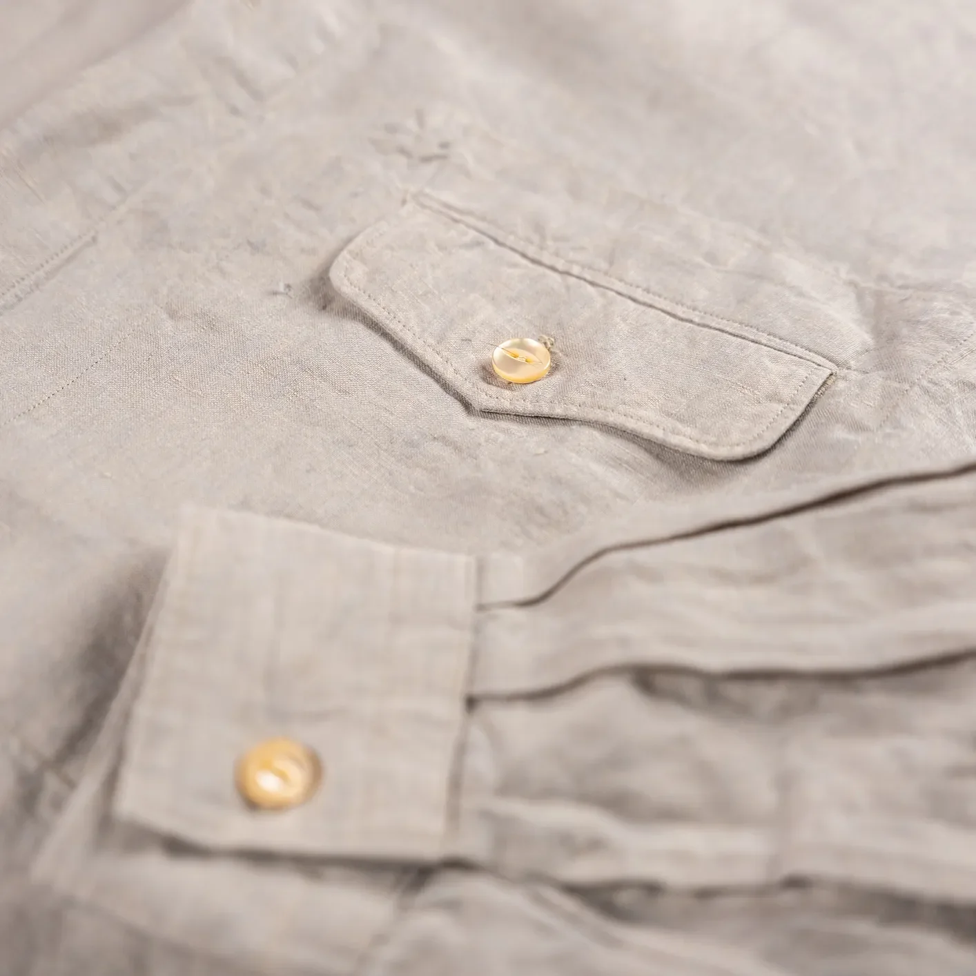 MotivMfg Superfine Linen Broadcloth ‘Mikhail‘ Shirt – Light Grey Chambray - Image 3