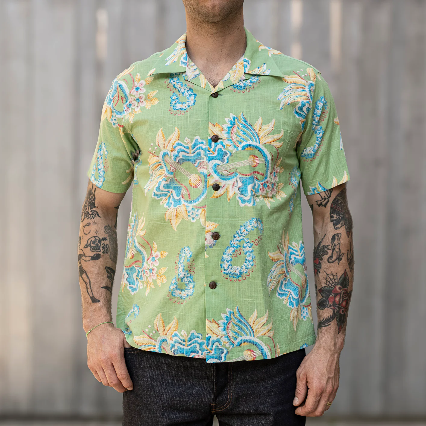 Sun Surf ‘Macintosh Ukulele’ Cotton x Linen Aloha Shirt – Green - Image 4