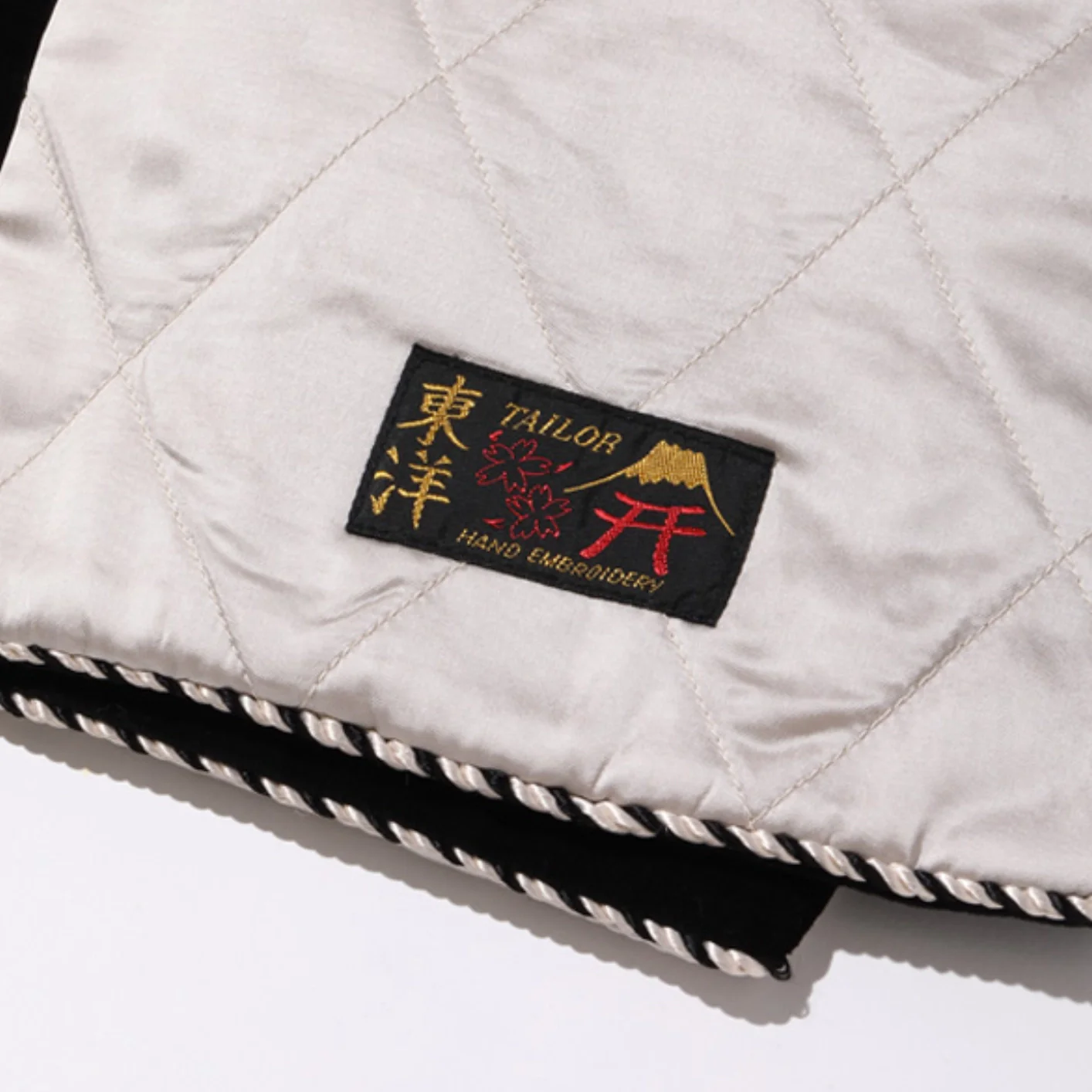Tailor Toyo ‚Alaska‘ Velveteen Suka Scarf – Black / White - Image 5
