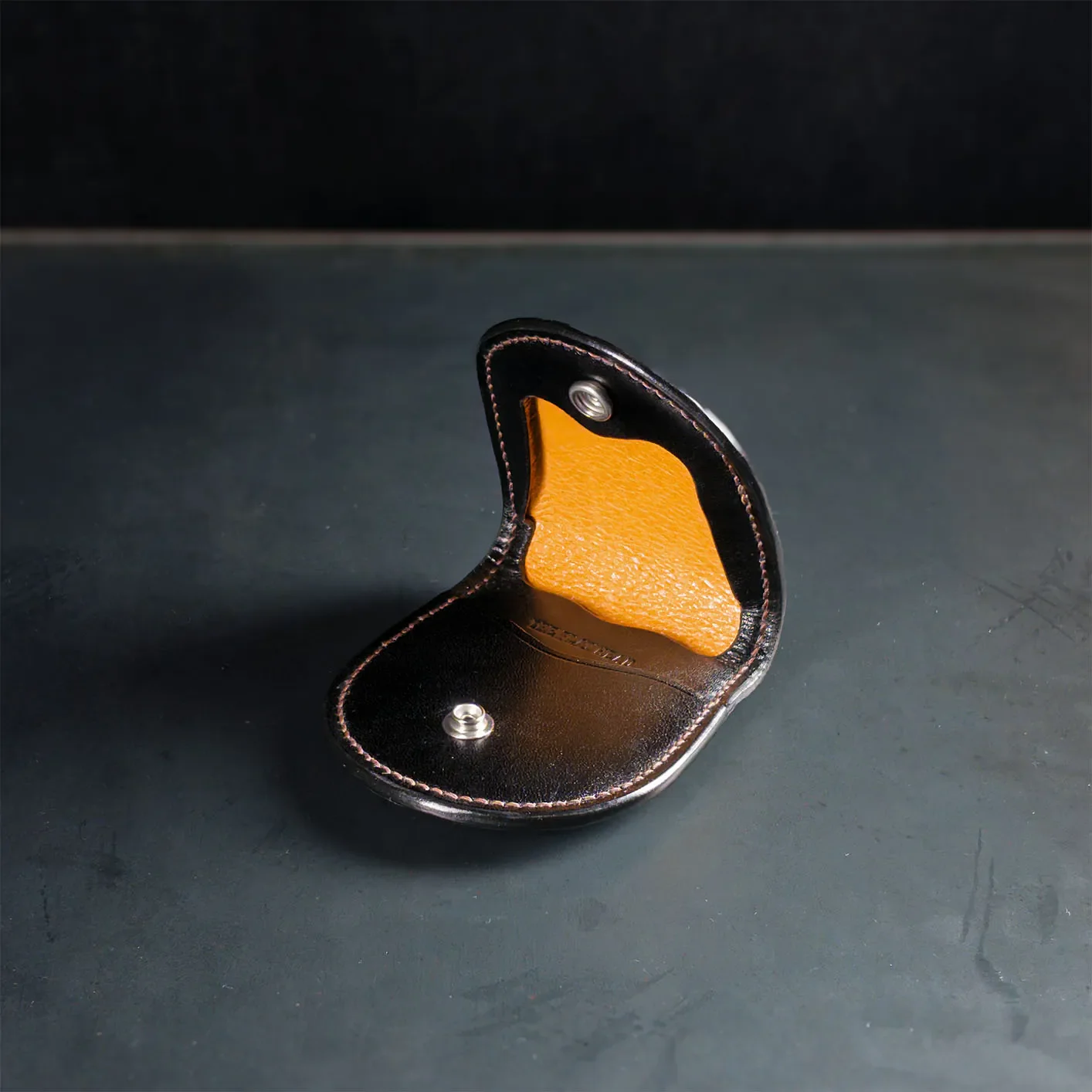 The Flat Head ‘Shinki Hikaku’ Cordovan Coin Case – Black - Image 2