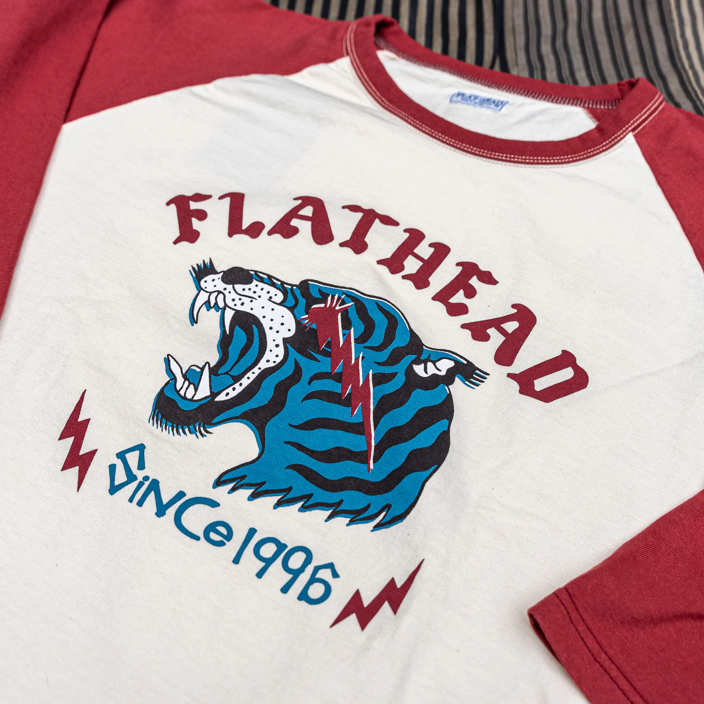 The Flat Head ‘Tiger’ 9,7oz Loopwheeled Raglan Longsleeve – Ivory / Light Red - Image 2