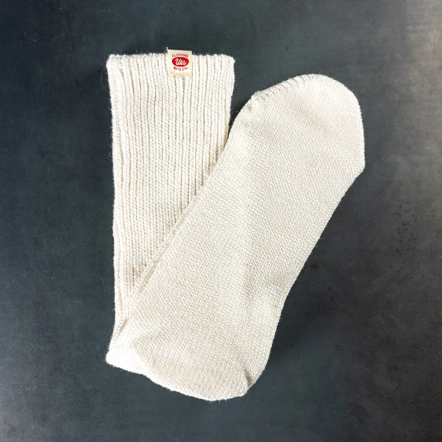 UES Air Twist Crew Socks – White